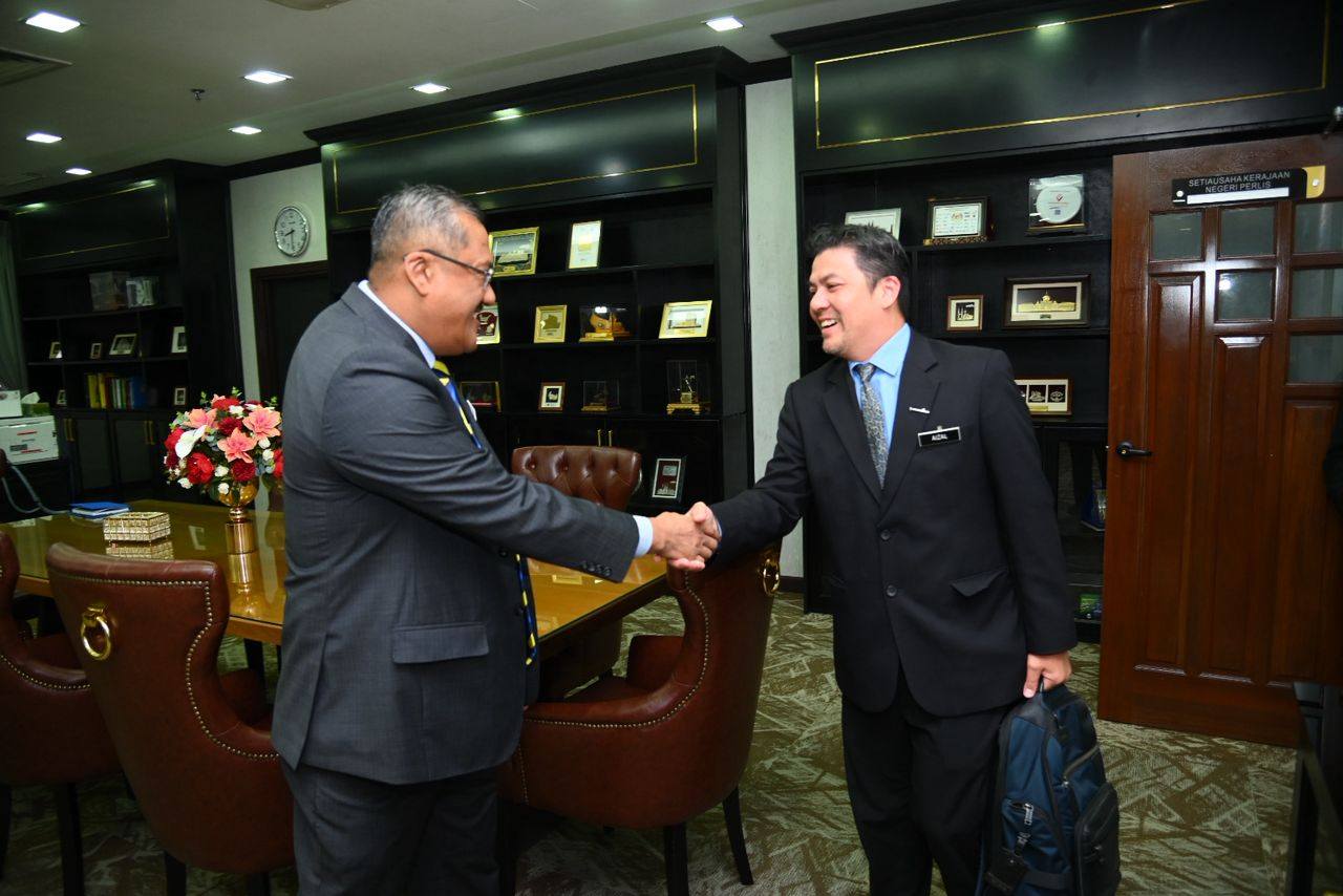 KUNJUNG HORMAT PENGARAH PPTGPs TERHADAP YB SETIAUSAHA KERAJAAN NEGERI PERLIS